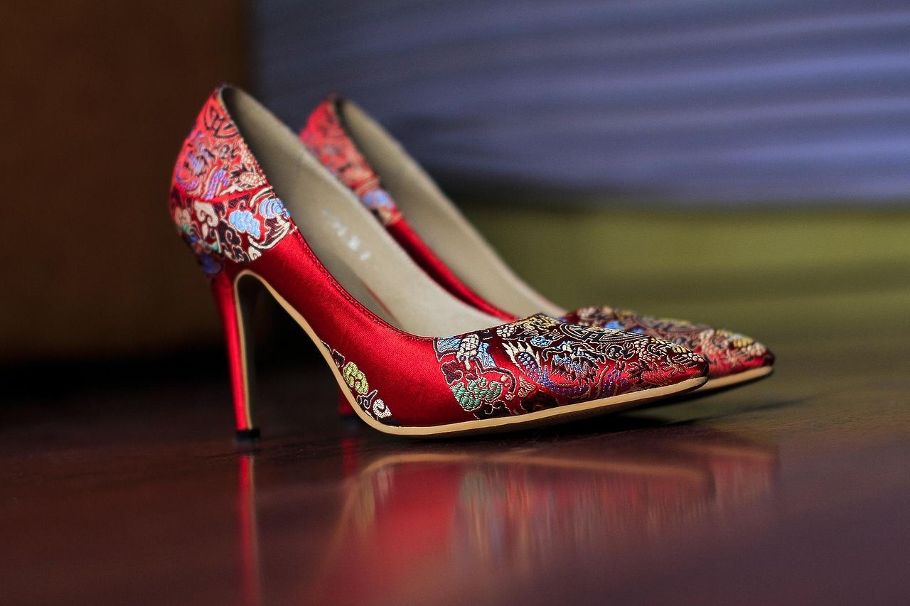 entdecken sie unsere umfangreiche kollektion an hochwertigen schuhen für jeden anlass. von eleganten abendmode bis hin zu lässigen freizeitmodellen - finden sie den perfekten schuh, der ihren stil unterstreicht und optimalen komfort bietet.